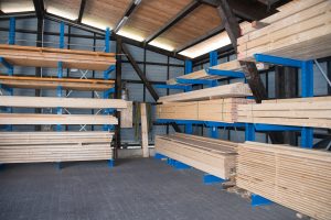 Bauholz in Gevelsberg kaufen: Konstruktionsvollholz, Brettschichtholz, Dachlatten, Keilbohlen, Trockenbaulatten uvm. Holzlager