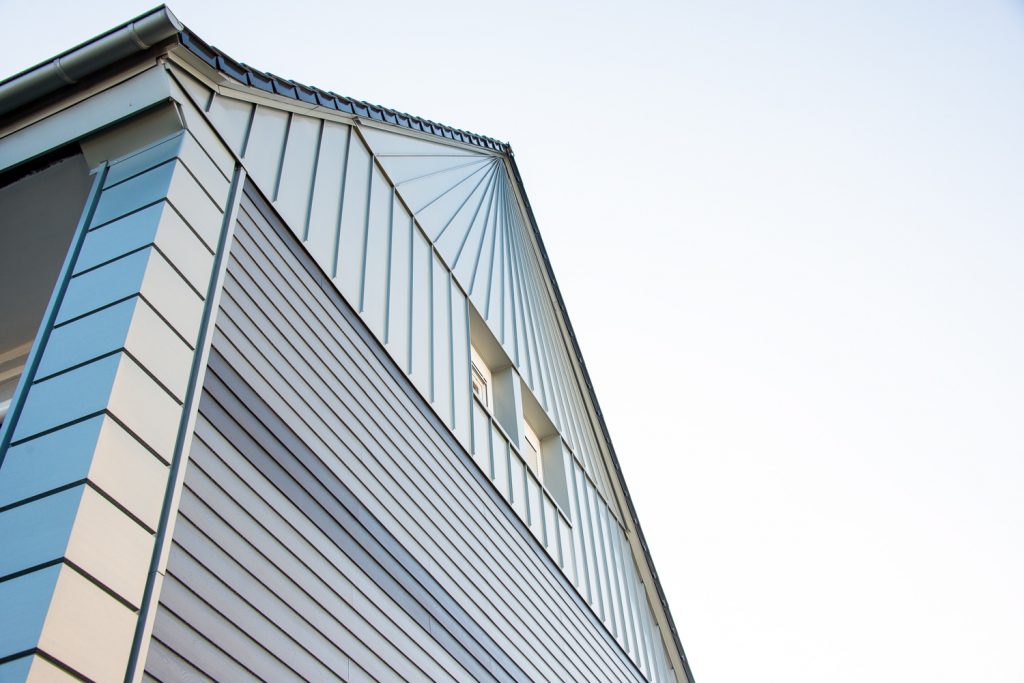 Fassadenbekleidung in Gevelsberg: Stehfalzbleche von RHEINZINK