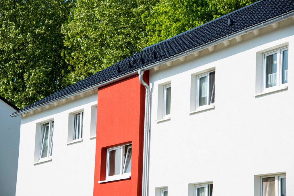 Dachrinne von RHEINZINK, Loro Dachetnwässerung und Creaton Tonziegel