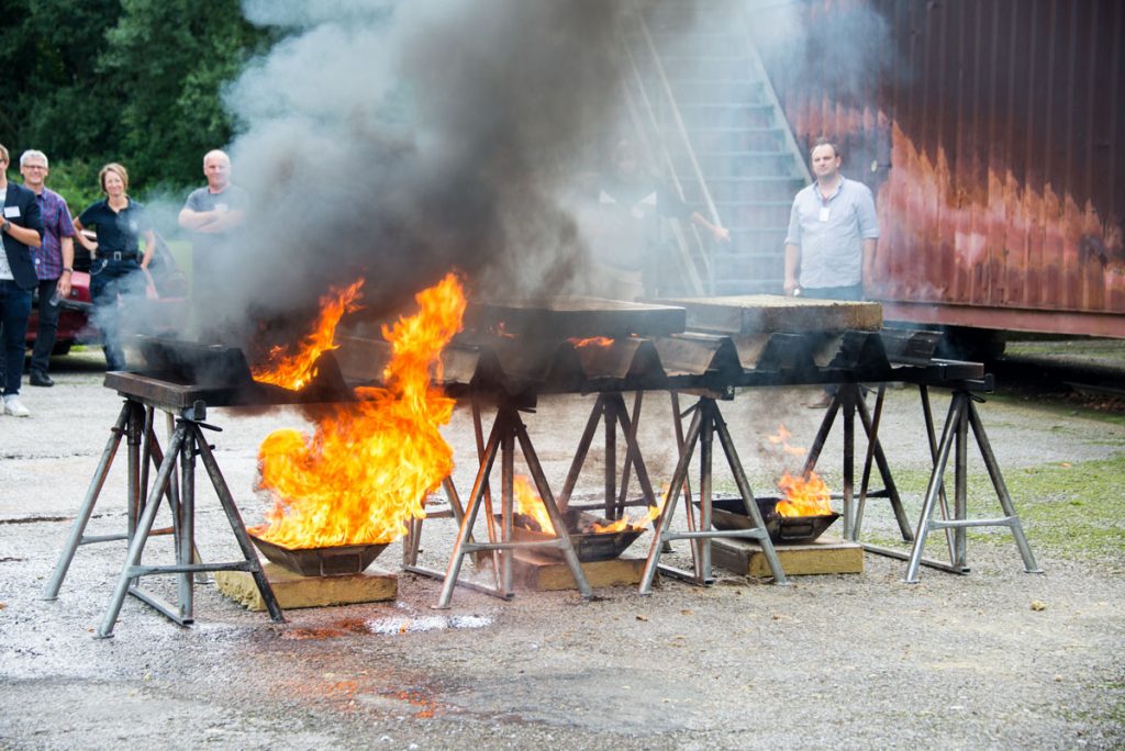 Feuerwehr Bochum: Brandversuch bei Dämmung