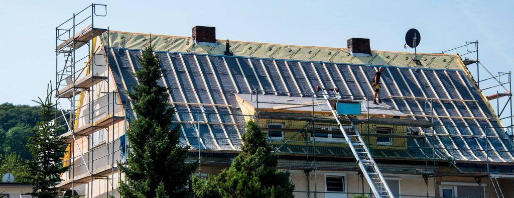 Stellenangebote für Dachdecker und Zimmerer