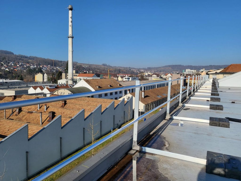 Absturzsicherung für Flachdächer - SECU Rail 2.0 von SECUPOHL